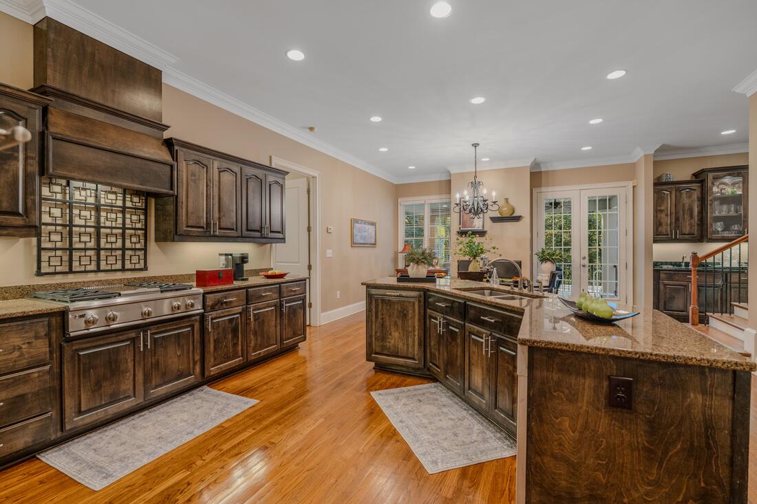 Kitchen, gas rangetop and wood hood