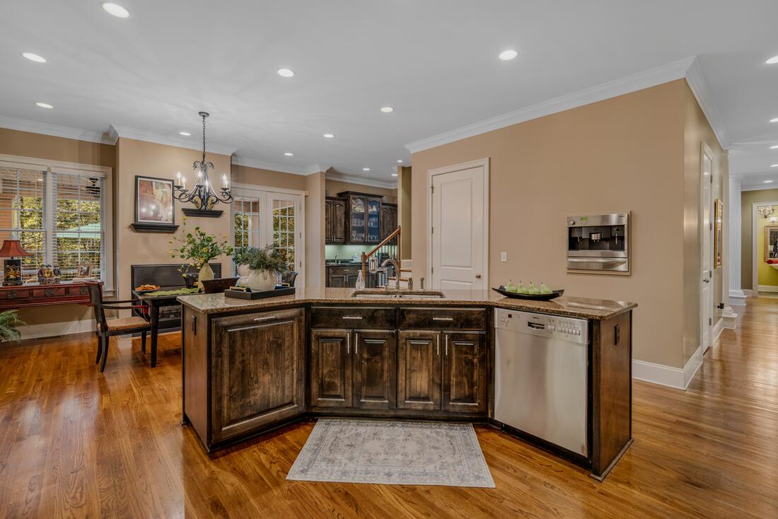 Kitchen toward the breakfast room